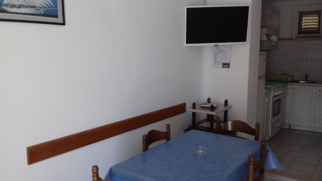Apartments Gugic Prigradica Exterior photo
